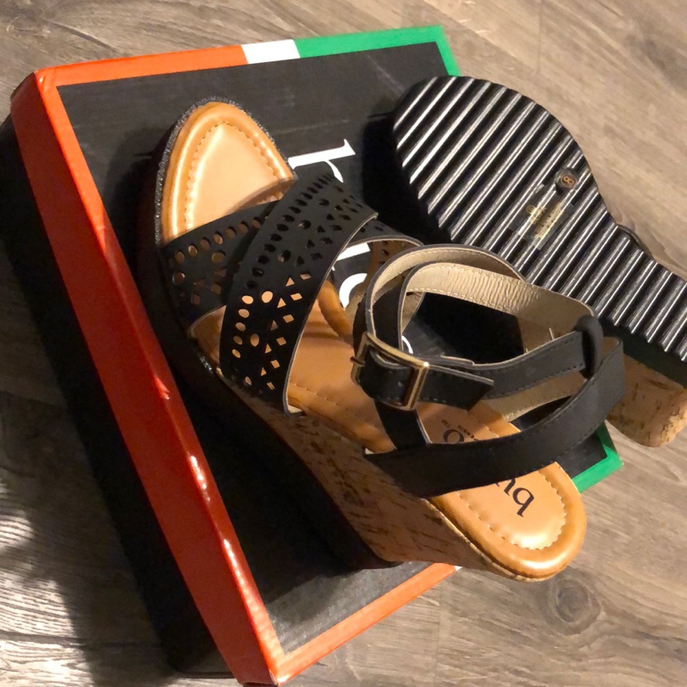 Bucco capensis wedges